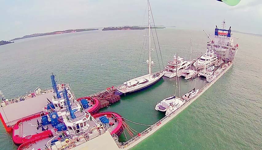 Loading-Unloading MV Yacht