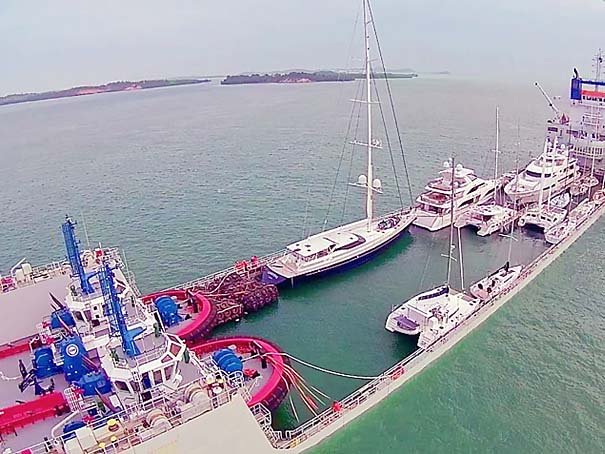 Loading-Unloading MV Yacht