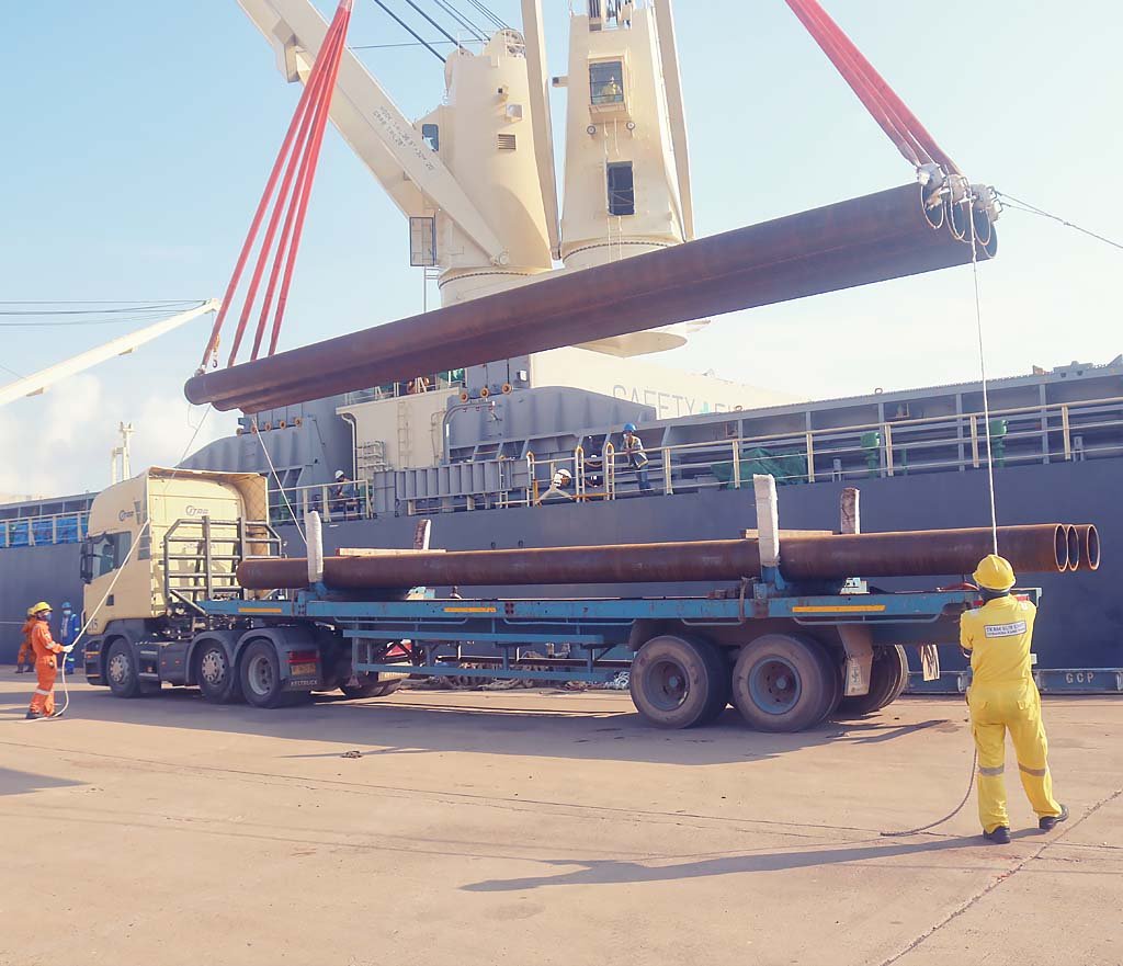 layanan stevedoring and cargo handling